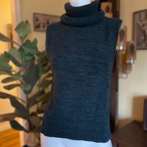 Ladies banana Republic contemporary modern Turtle neck sleeveless knit top